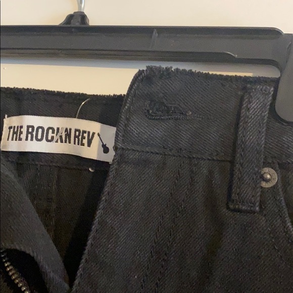 Short skirt - Picture 4 of 4